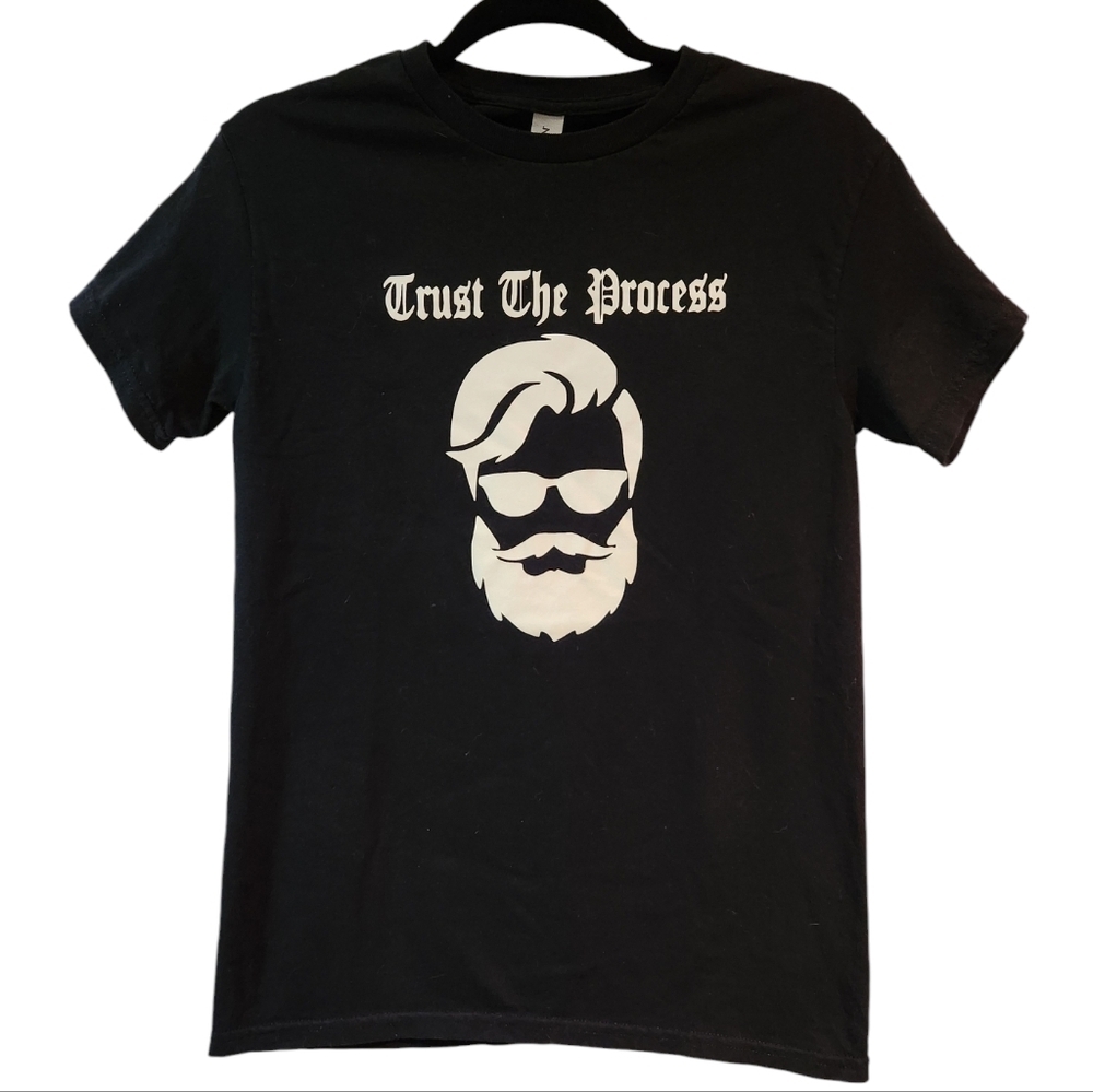TRUST THE PROCESS TSHIRT ZADDY SMALL EUC Black and white 100% cotton